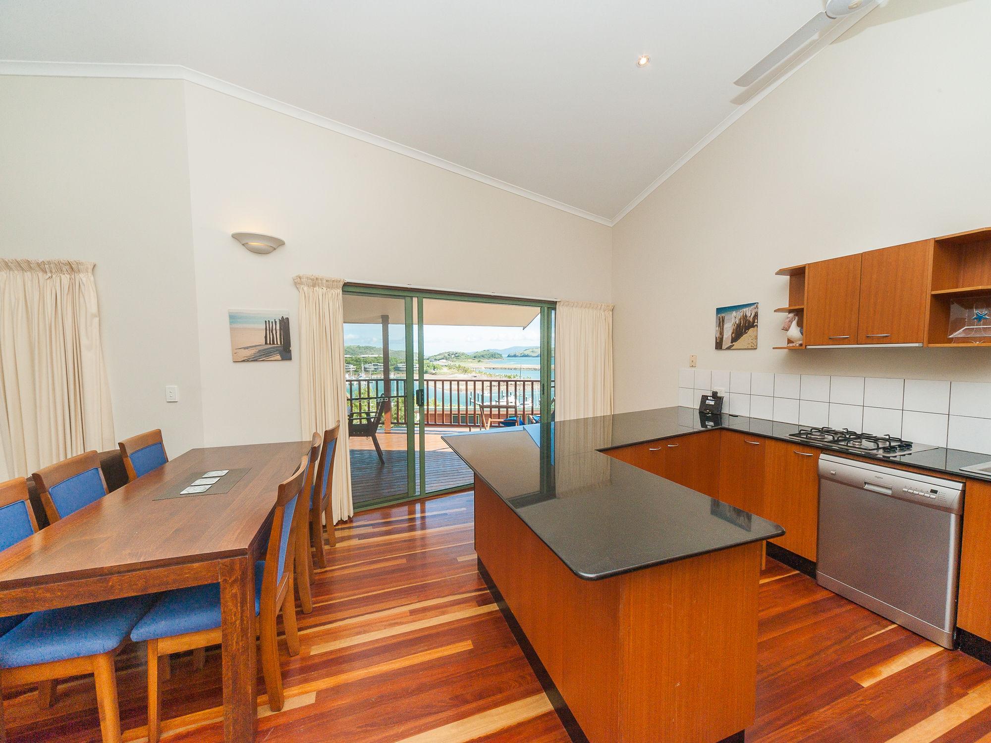 Hamilton Island Holiday Homes Екстер'єр фото